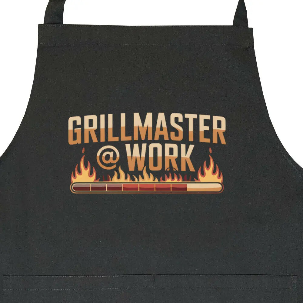 Grillmaster @ Work – Grillschürze – Motivdruck in Schwarz, Nahaufnahme