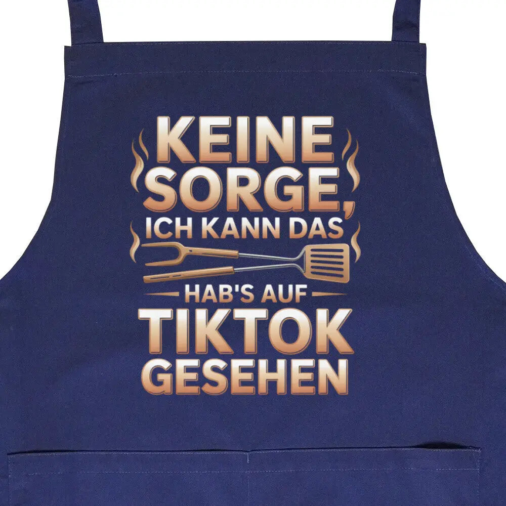 Keine Sorge – Hab’s auf TikTok gesehen – Grillschürze – Motivdruck in Navy, Nahaufnahme