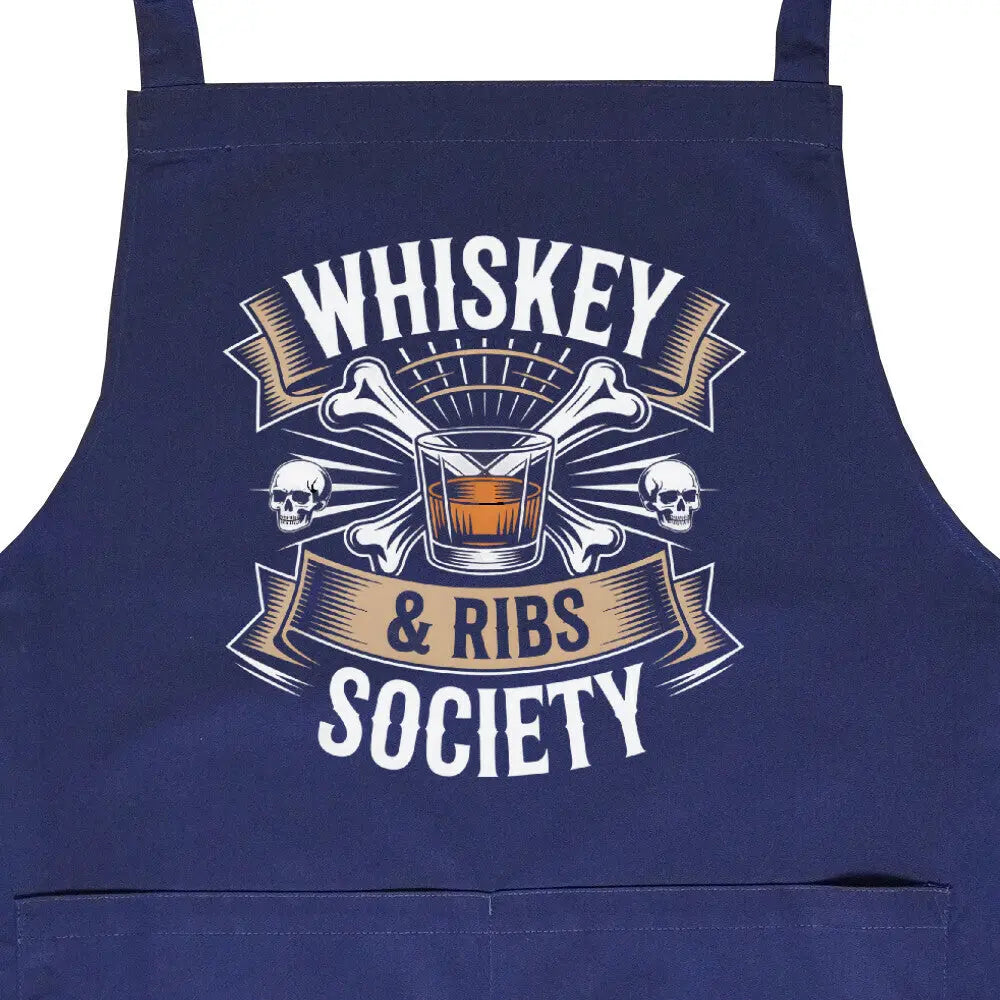 Whiskey & Ribs Society – Grillschürze – Motivdruck in Navy, Nahaufnahme