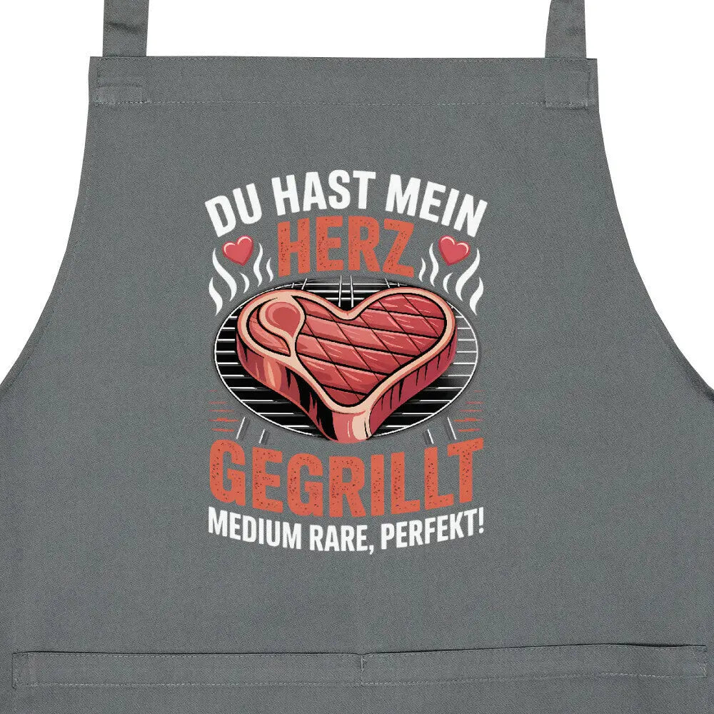 Du hast mein Herz gegrillt – Premium Grillschürze (BBQ & Romantik) – Motivdruck in Anthrazit, Nahaufnahme