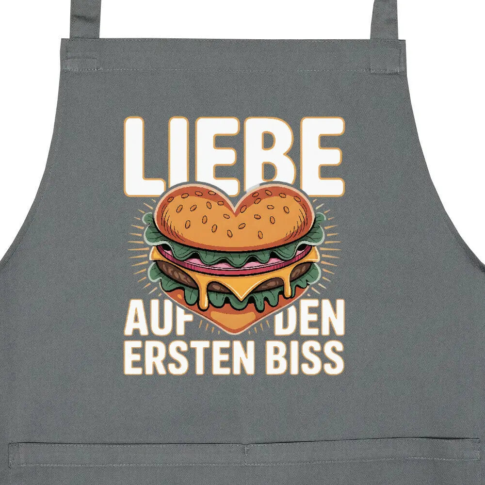 Liebe auf den ersten Biss – Premium Grillschürze (BBQ-Design) – Motivdruck in Anthrazit, Nahaufnahme