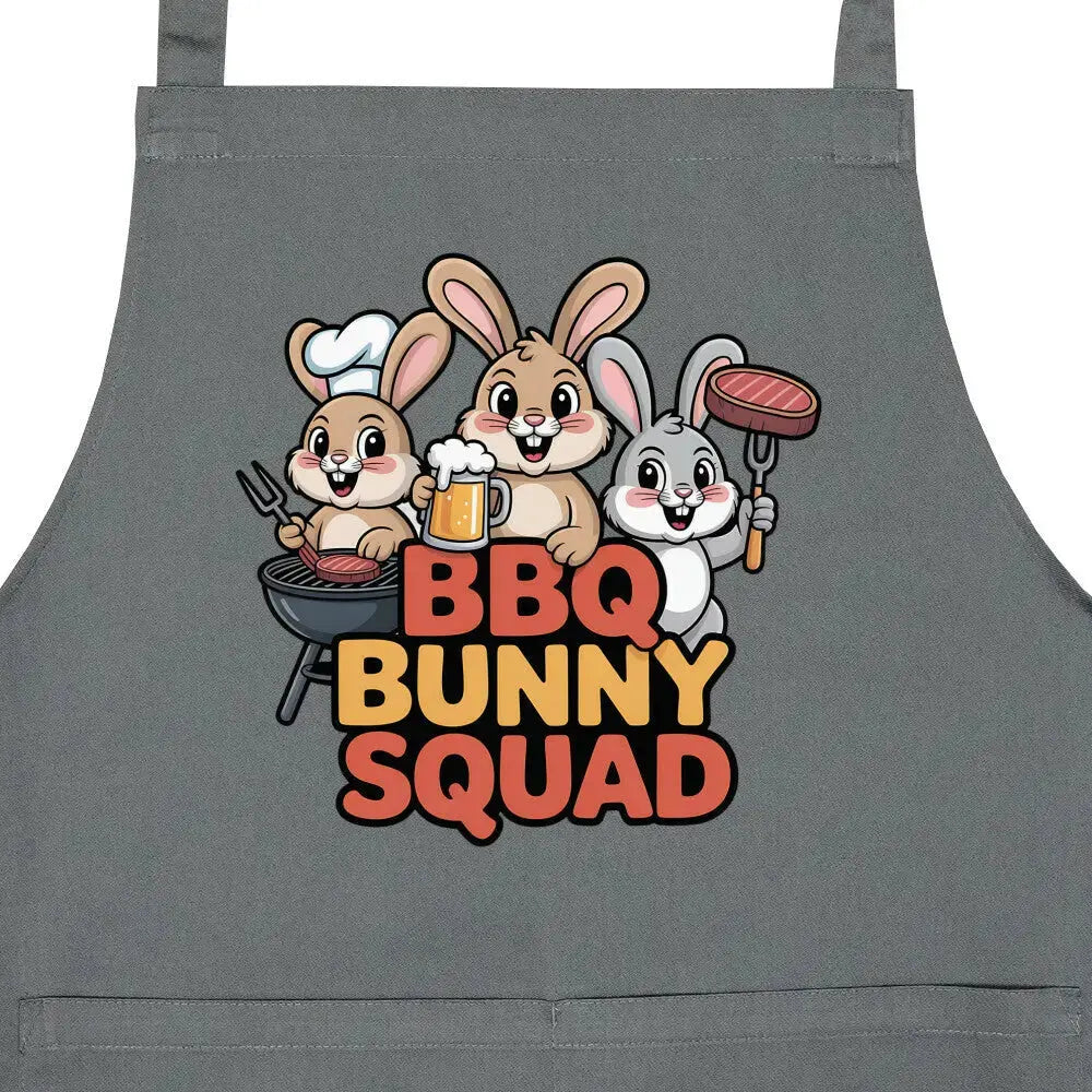 BBQ Bunny Squad Grillschürze – Lustiges Hasen Team Motiv | Schwarze BBQ Latzschürze – Motivdruck in Anthrazit, Nahaufnahme