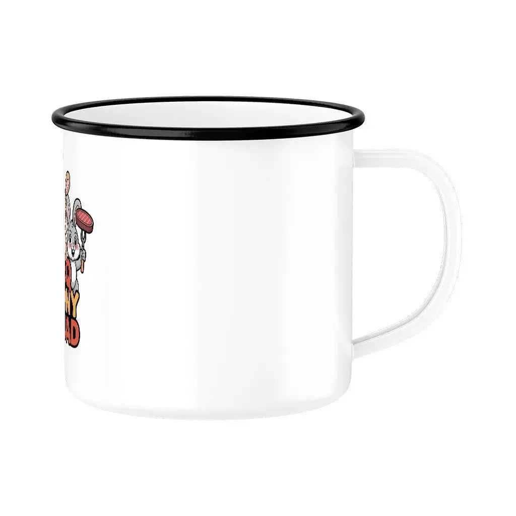 BBQ Bunny Squad Emaille Tasse – Robuster Outdoor Becher | Meatware® – Motivdruck in Schwarz, Nahaufnahme