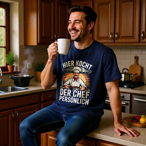 Hier kocht der Chef persönlich –Oversized Shirt MarketPrint