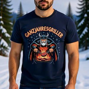 Premium T-Shirt mit Ganzjahresgriller Wikinger am Grill von Meatware im BBQ-Lifestyle Look