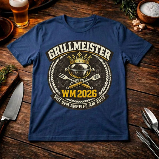 Grillmeister WM 2026 – Premium T-Shirt (Lustiges Fußball & Grillen Fanshirt)