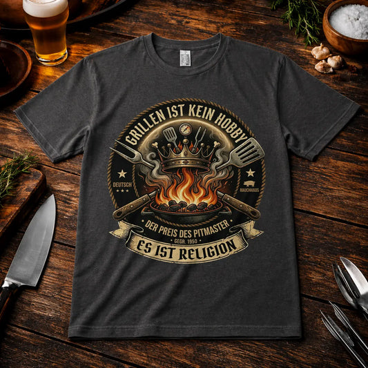 meatware-premium-tshirt-graphit-grillen-ist-kein-hobby-pitmaster-bbq-mockup-holztisch